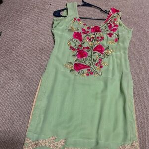 Extremely beautiful Indian Pakistani kurta with pajami